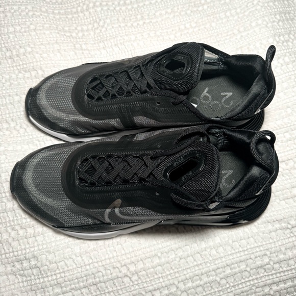 NWOB‼️- NIKE AIR MAX 2090 Running Sneakers (Black/Grey/White) -M 8.5 / W 9.5 - Picture 4 of 15